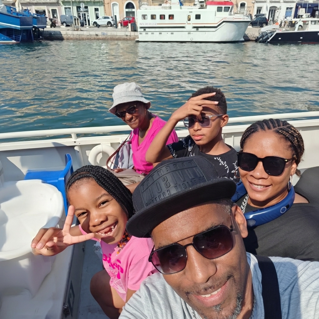 Un beau souvenir en famille sur l'eau